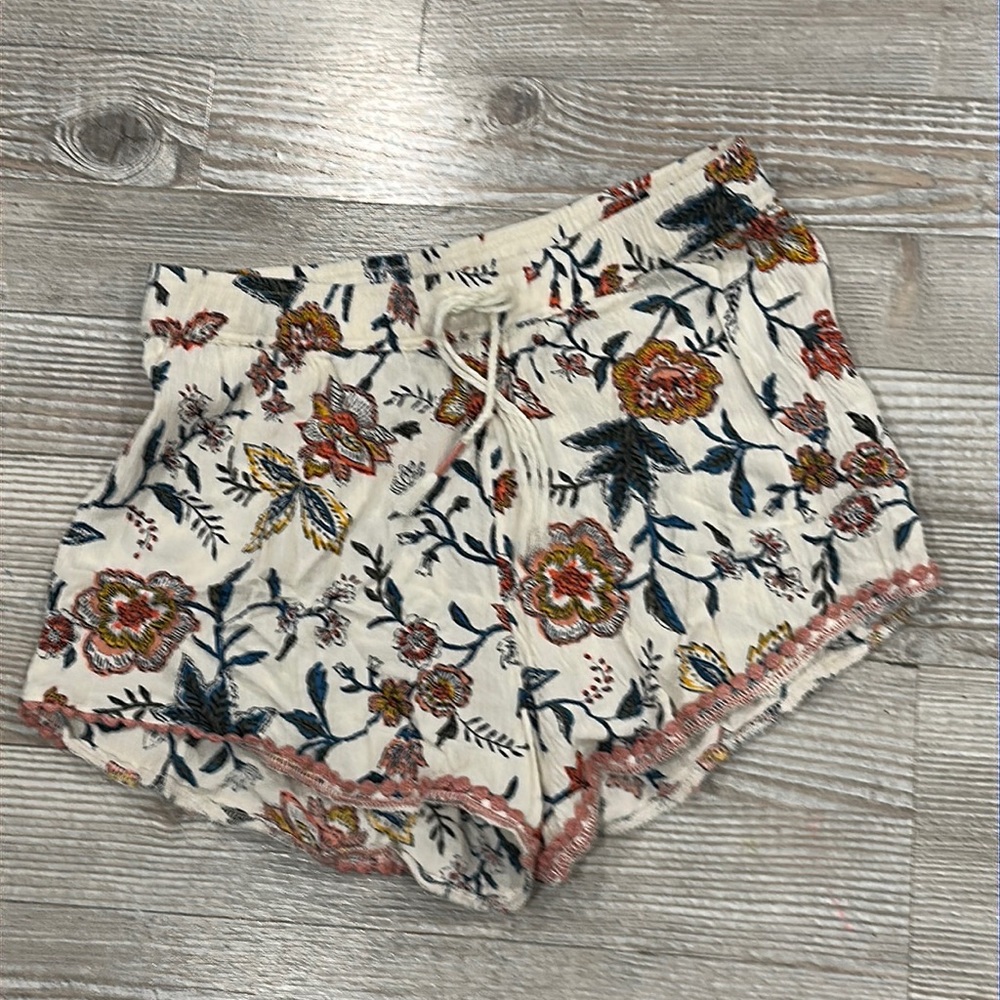 ❤️Old Navy floral shorts size medium (8) 4/$20